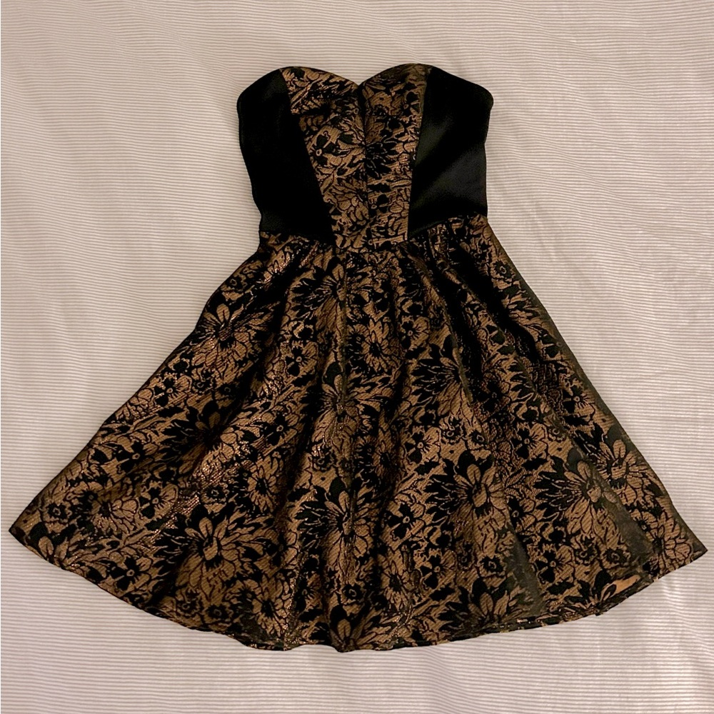 Betsy Johnson strapless sweetheart twirl dress